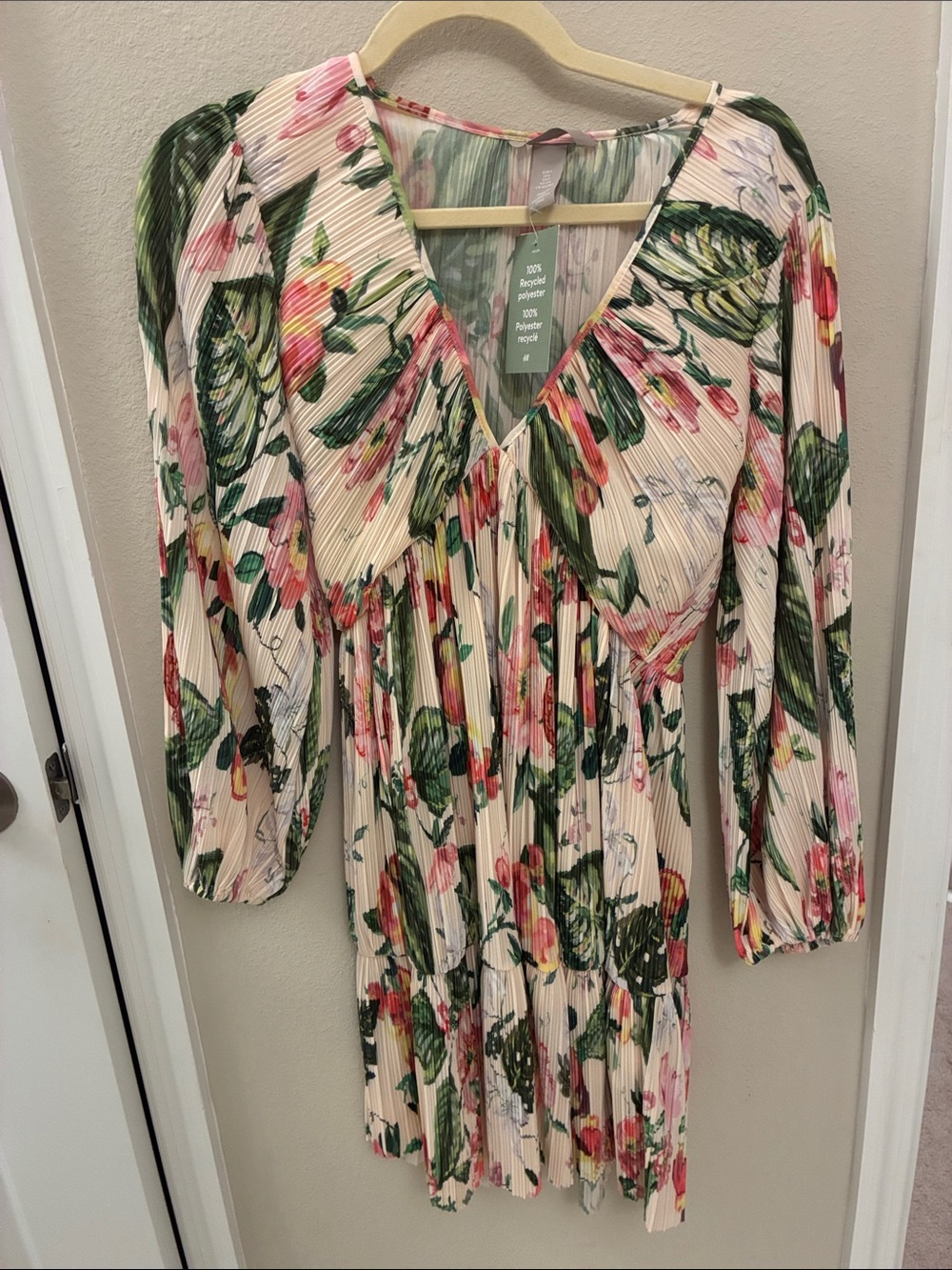 H&M Floral Pleated V-Neck Women’s Dress in Cream and Green